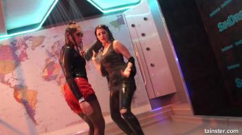Dancing babes Screencap 85 on www.sinx.com
