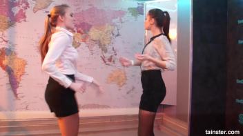 Dancing babes Screencap 17 on www.sinx.com