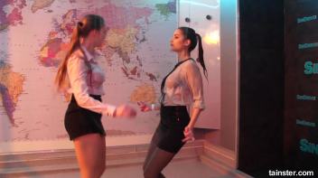 Dancing babes Screencap 20 on www.sinx.com