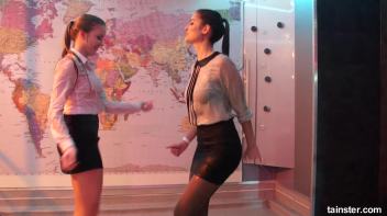 Dancing babes Screencap 21 on www.sinx.com