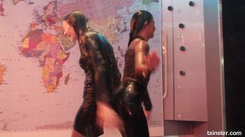 Dancing babes Screencap 59 on www.sinx.com