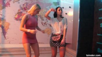 Dancing babes Screencap 6 on www.sinx.com