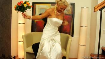You May Now Piss On The Bride Screencap 2 on www.sinx.com