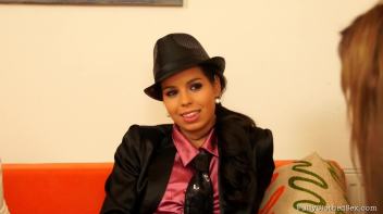 Very Hands On Sex Advice Screencap 9 on www.sinx.com