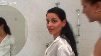 Pretty Girls Enjoy Hair Washing And Lathering Screencap 1 on www.sinx.com