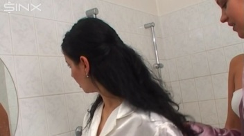 Pretty Girls Enjoy Hair Washing And Lathering Screencap 3 on www.sinx.com