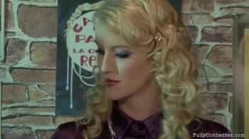 Blondie Bar Screencap 1 on www.sinx.com