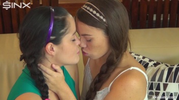 Kissing Babes Tongue Twister Screencap 16 on www.sinx.com