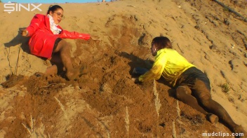 Mud Wrestling Cuties Water War Screencap 36 on www.sinx.com