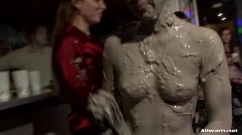 Eliss vs. Jordan Mud Massacre Screencap 4 on www.sinx.com