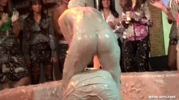 Eliss vs. Jordan Mud Massacre Screencap 82 on www.sinx.com