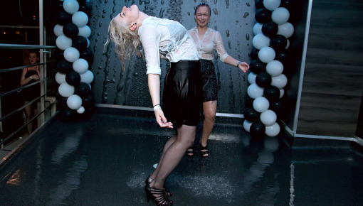 It's time for some more wetlook cutie...