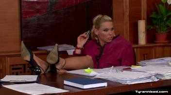 Sexy Secretary Screencap 6 on www.sinx.com