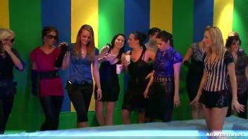 Gel Catfight Done Right Screencap 4 on www.sinx.com