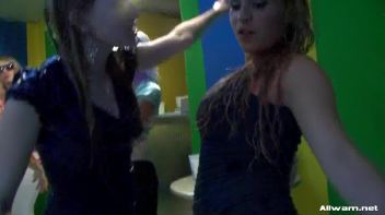 Gel Catfight Done Right Screencap 6 on www.sinx.com