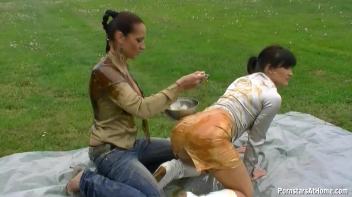 Two Honies Have A Honey Picnic Screencap 50 on www.sinx.com