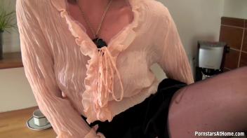 Proper Housewife Pussy and Piss Play! Screencap 60 on www.sinx.com