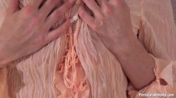 Proper Housewife Pussy and Piss Play! Screencap 75 on www.sinx.com