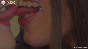 SeXXXy Fisting Between Two Hot Girlfriends Screencap 52 on www.sinx.com