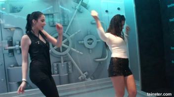 Young and flexible chicks getting wet Screencap 16 on www.sinx.com