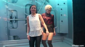 Young and flexible chicks getting wet Screencap 2 on www.sinx.com