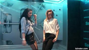 Young and flexible chicks getting wet Screencap 28 on www.sinx.com