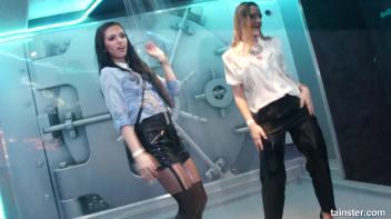 Young and flexible chicks getting wet Screencap 30 on www.sinx.com