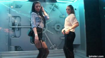 Young and flexible chicks getting wet Screencap 31 on www.sinx.com