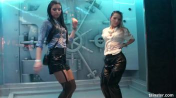 Young and flexible chicks getting wet Screencap 39 on www.sinx.com