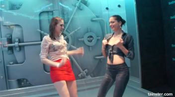 Young and flexible chicks getting wet Screencap 48 on www.sinx.com