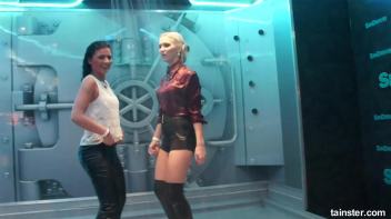 Young and flexible chicks getting wet Screencap 5 on www.sinx.com