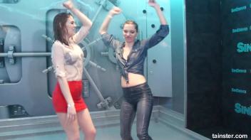 Young and flexible chicks getting wet Screencap 51 on www.sinx.com