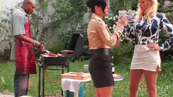 These Girls Love That Tasty Sausage! Screencap 1 on www.sinx.com