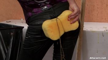 Eurobabe Oil Splatter! Screencap 15 on www.sinx.com