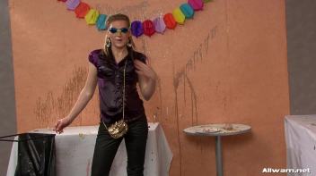 Eurobabe Oil Splatter! Screencap 33 on www.sinx.com