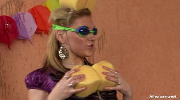 Eurobabe Oil Splatter! Screencap 36 on www.sinx.com