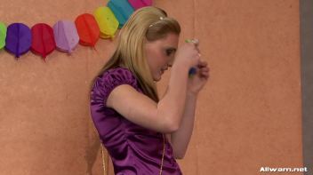 Eurobabe Oil Splatter! Screencap 4 on www.sinx.com