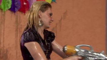 Eurobabe Oil Splatter! Screencap 61 on www.sinx.com