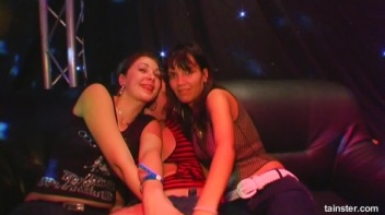 Blue Jean Babes Part 5 Cam 1 Screencap 91 on www.sinx.com