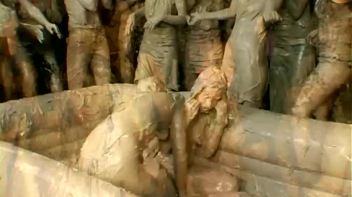 Mud Thirsty Mob Of Honies Screencap 85 on www.sinx.com