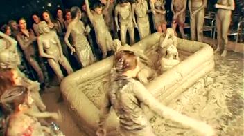 Mud Thirsty Mob Of Honies Screencap 97 on www.sinx.com