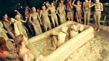 Mud Thirsty Mob Of Honies Screencap 98 on www.sinx.com