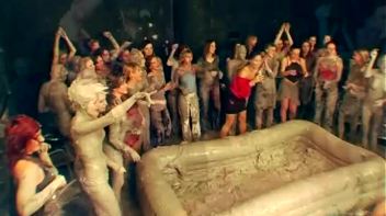 Mud Thirsty Mob Of Honies Screencap 1 on www.sinx.com