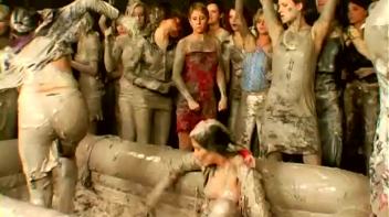 Mud Thirsty Mob Of Honies Screencap 10 on www.sinx.com