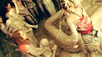 Mud Thirsty Mob Of Honies Screencap 101 on www.sinx.com