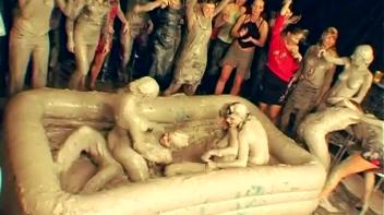 Mud Thirsty Mob Of Honies Screencap 16 on www.sinx.com