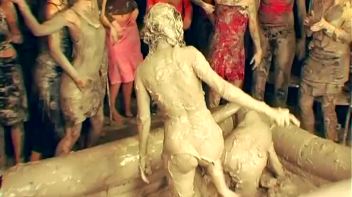 Mud Thirsty Mob Of Honies Screencap 29 on www.sinx.com