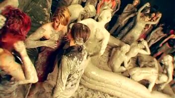 Mud Thirsty Mob Of Honies Screencap 47 on www.sinx.com