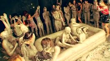 Mud Thirsty Mob Of Honies Screencap 49 on www.sinx.com