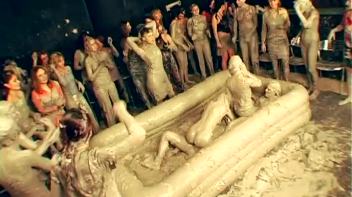 Mud Thirsty Mob Of Honies Screencap 53 on www.sinx.com